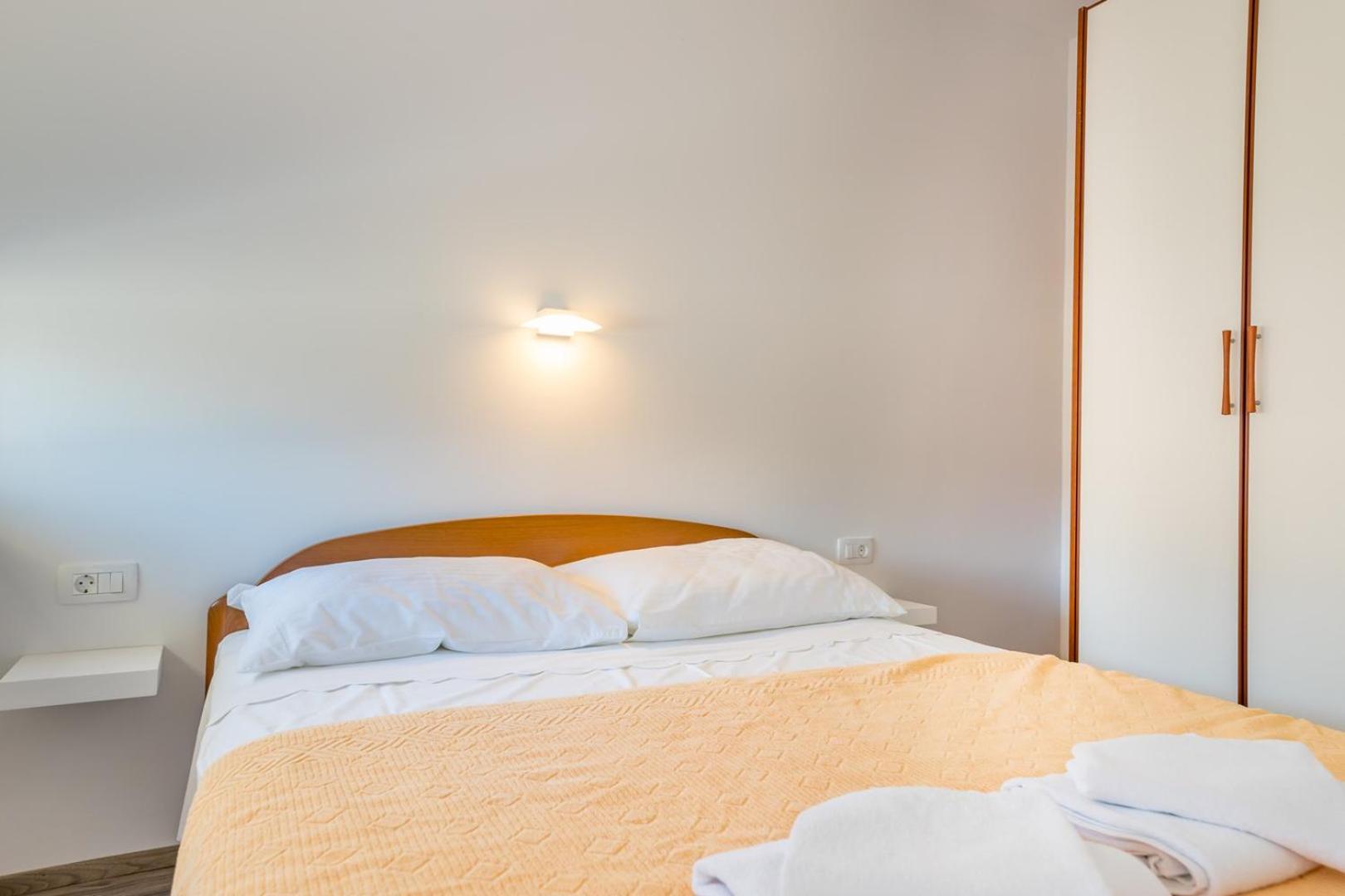 Apartments & Rooms Dekanic Baska  Luaran gambar