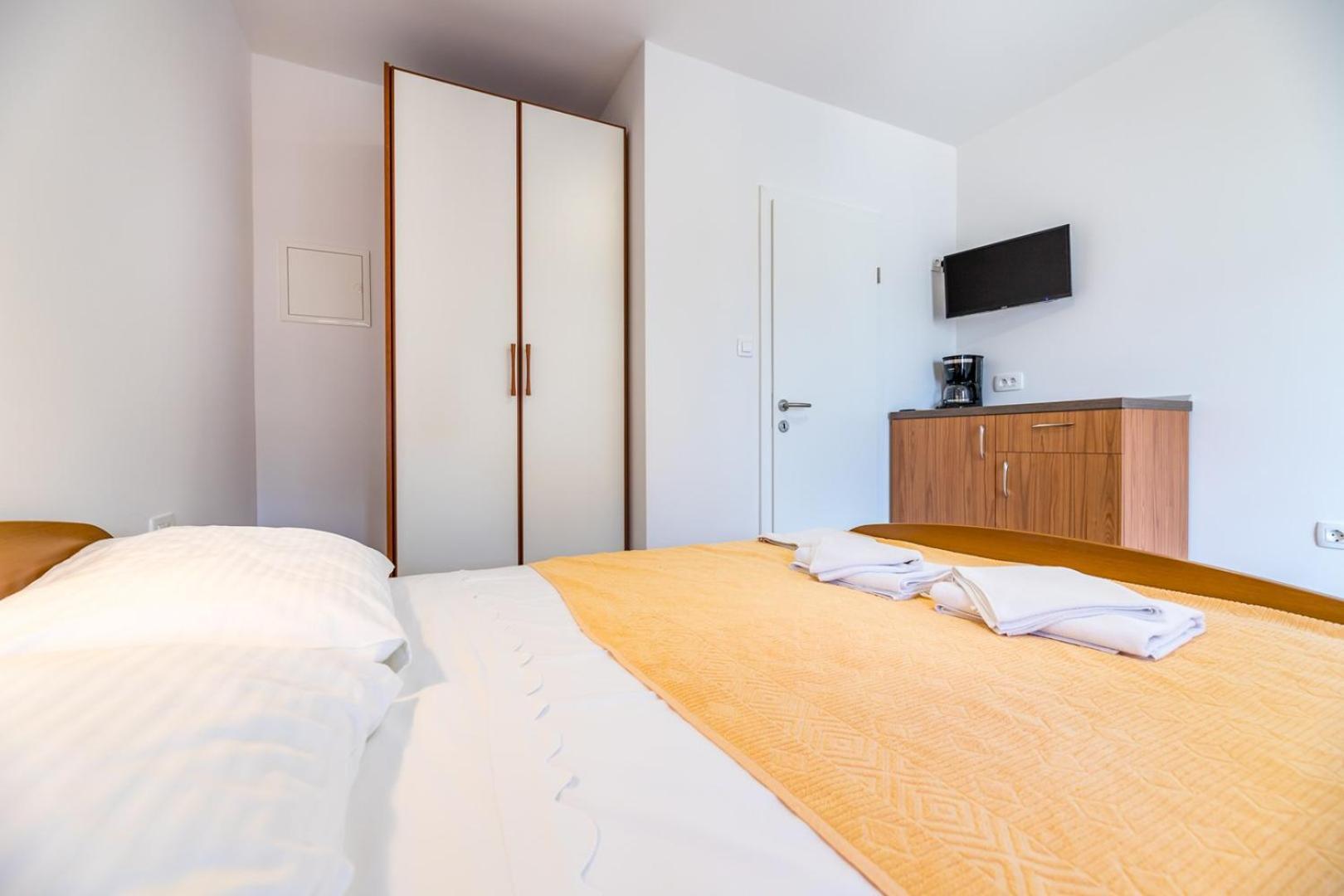 Apartments & Rooms Dekanic Baska  Luaran gambar