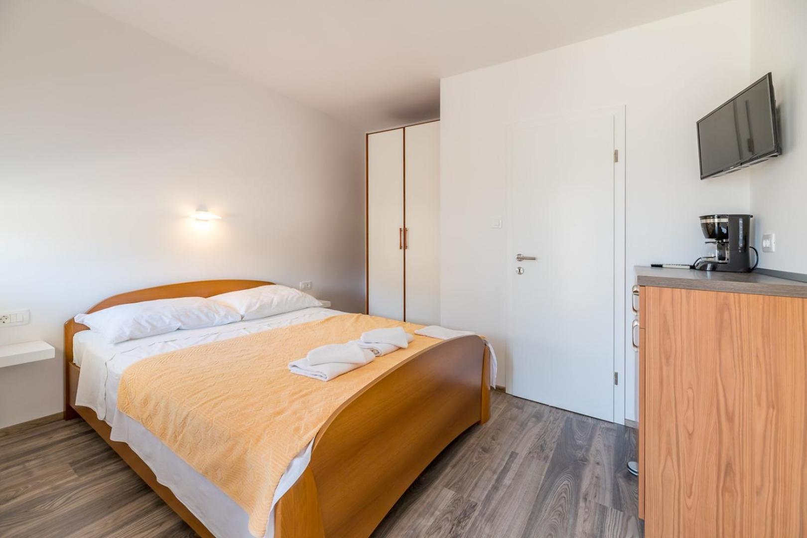 Apartments & Rooms Dekanic Baska  Luaran gambar